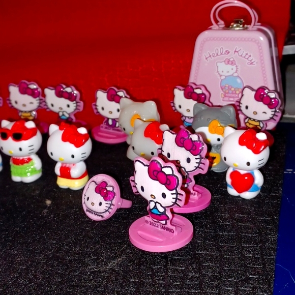 Limited Edition Sanrio Egg Surprise! Army of Hello Kittys - Picture 3 of 16